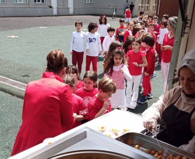 Kartal Belediyesi Lokma Dağıtımı